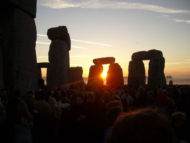 APP-1277129806-summer-solstice-stonehenge