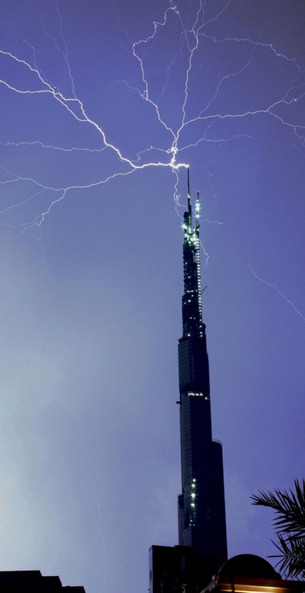burj_dubai_lightning
